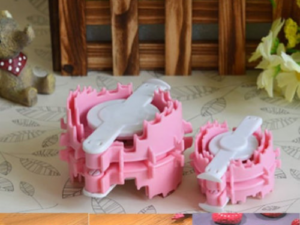 Alternative view of Pom Pom Maker - Heart shape