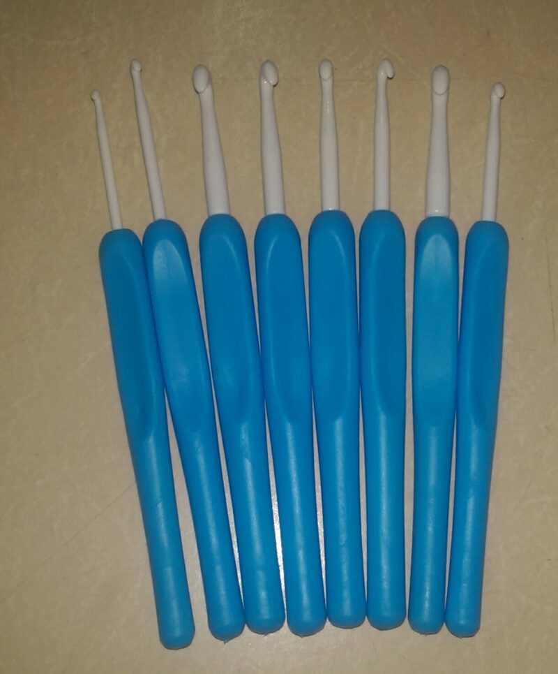 8 Pce plastic crochet hooks - Blue