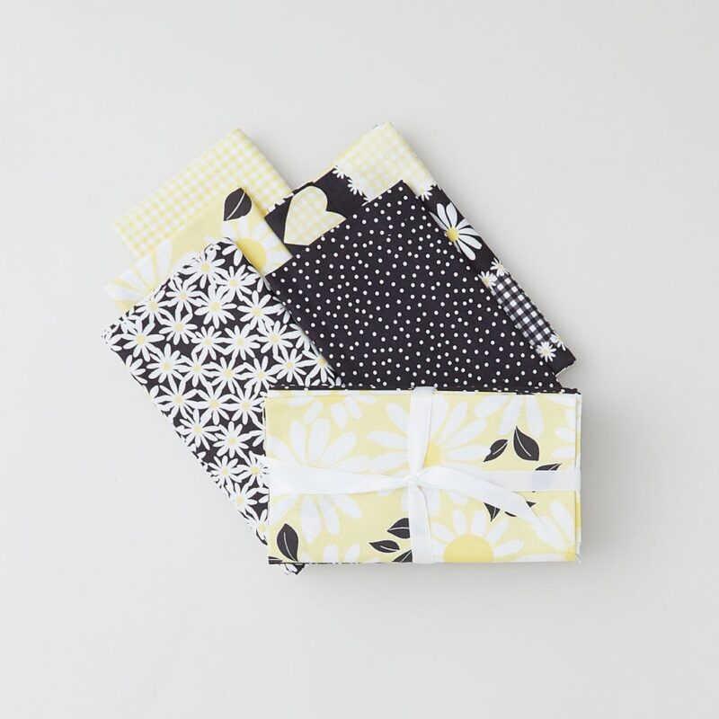 Smell of Daises Favorites 5 Piece Fat Quarter Bundle