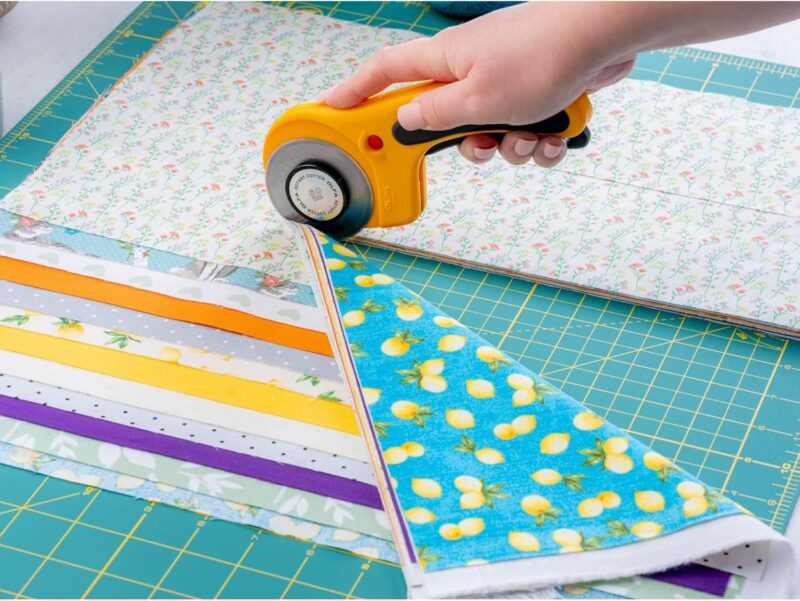 OLFA 60mm Ergonomic Rotary Cutter - Image 3